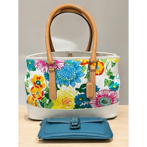 Vintage Coach 7746 Hamptons Floral Carryall & Hamptons 7734 Leather Wristlet - Picture 14 of 14